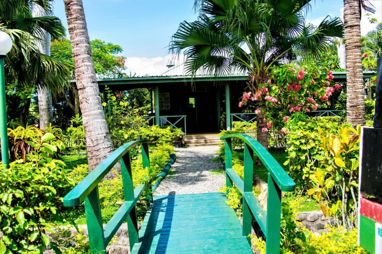 Grand West Villas Nadi Exteriör bild